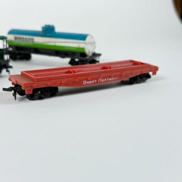 Vintage HO Scale Train Cars Mixed Set With Cabooses Broken Roof Detail - Picture 7 of 11